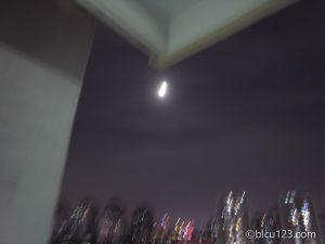北京から見た月